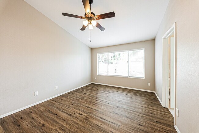 Building Photo - 19949 N 75th Dr