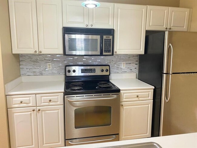 Building Photo - 14341 Fredricksburg Dr
