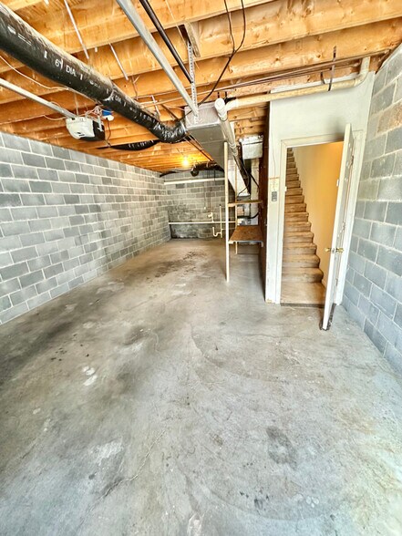 Building Photo - 805 Old Gray Station Rd