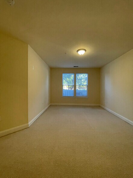 Building Photo - 12824 Clarksburg Square Rd