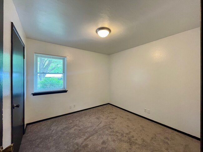 Building Photo - 409 Stansbury St