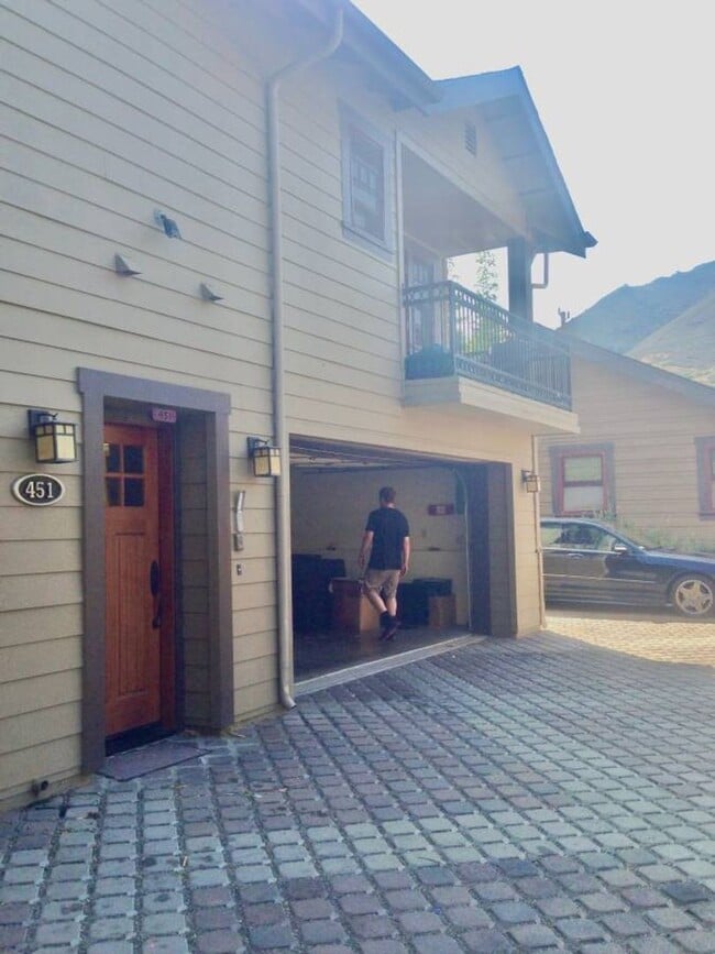 Building Photo - 3 Bedroom/2 Bath Downtown SLO