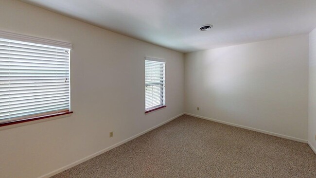 Building Photo - River Run Condo!