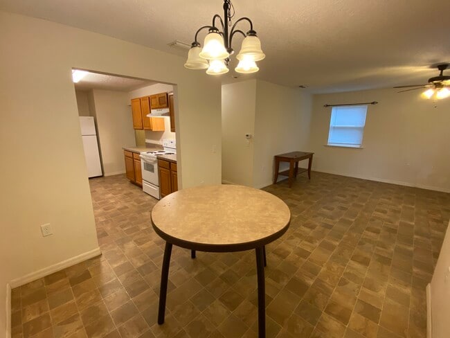 Building Photo - 154 Hurst St