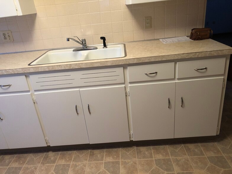 Kitchen - 27 Forrestal Ln