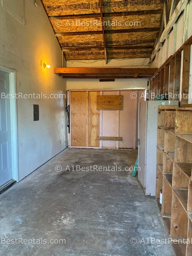 Building Photo - 5355 Yosemite Blvd