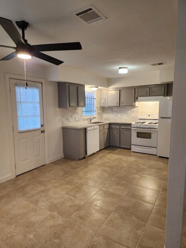 Building Photo - 5309 Ricky St