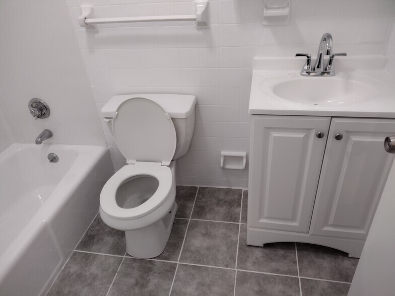 Primary Photo - 15 Tiffany Rd