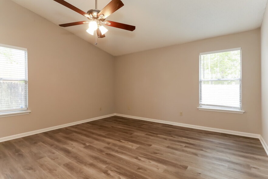 Building Photo - 8228 Honeysuckle Ln