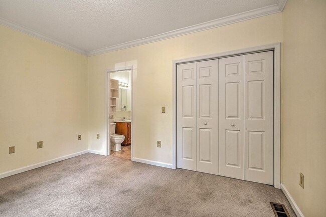 Building Photo - 1801 Indian Ridge Rd