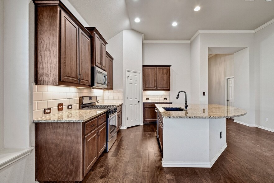 Building Photo - 112 Tulip Garden Trl