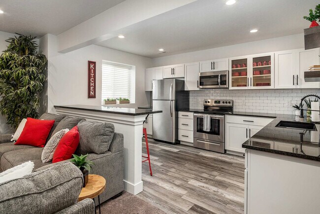 Building Photo - 2273 N Elderberry Dr