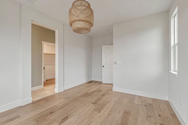 Building Photo - Stunning Home with Modern Upgrades and Pri...
