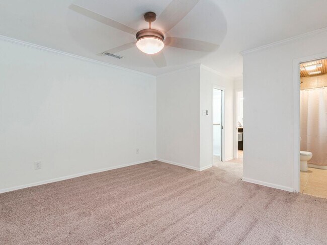 Building Photo - 903 Cliffside Dr