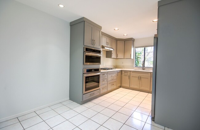 Building Photo - 7035 Lisa Ln