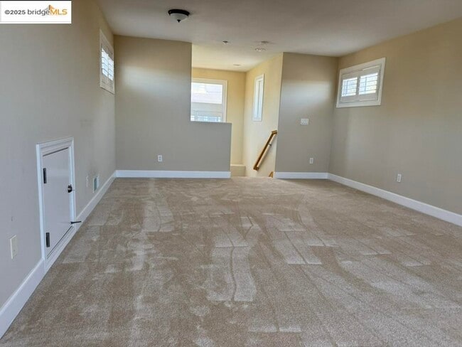 Building Photo - 203 Seaview Dr