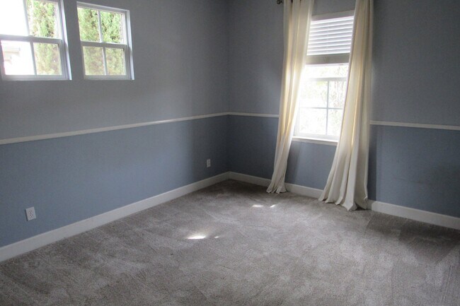 Building Photo - Gorgeous 5 Bed/4.5 Bath with Office in Perfect San Ramon Location