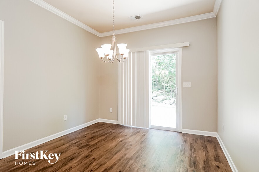 Building Photo - 383 W Park Dr