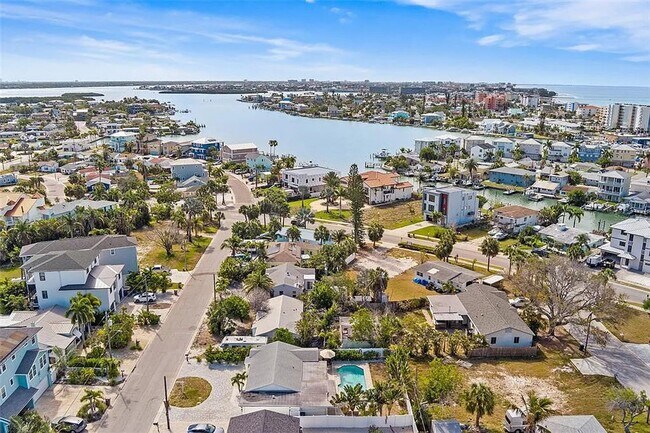 Building Photo - Coastal Luxury Living Just Minutes from Madeira Beach - 3bed | 2 bath