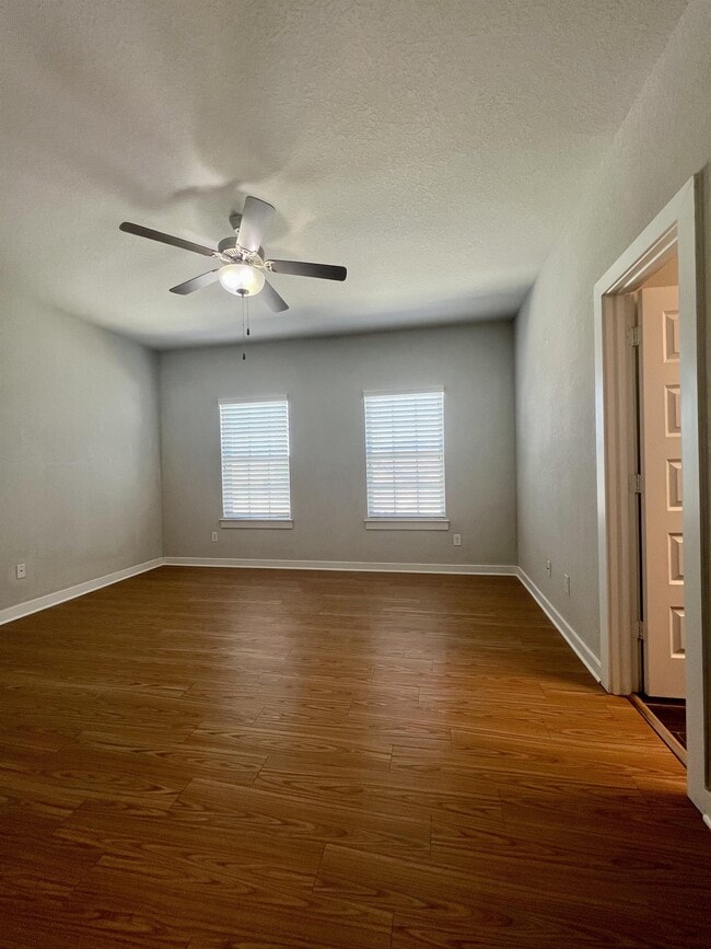 Building Photo - 374 Creekside Curve