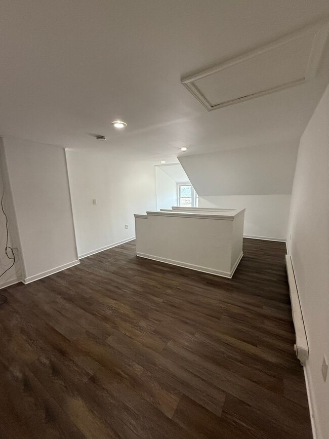 Building Photo - Duplex located on Belview Ave.