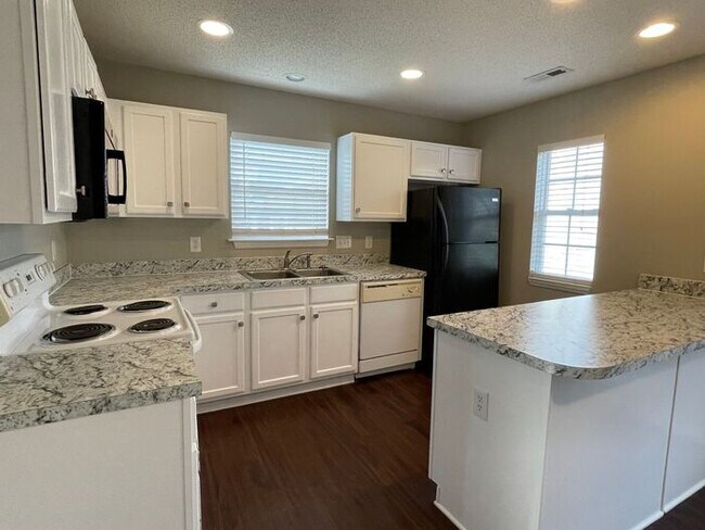 Building Photo - NW Townhome off of New Garden, Updated, Wo...