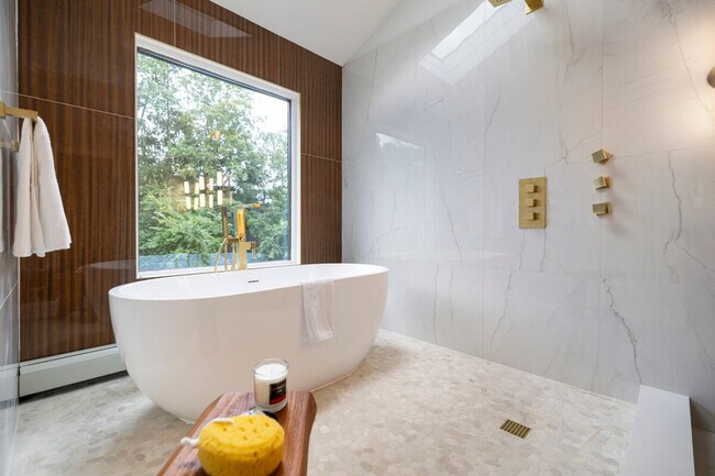 Building Photo - 2A Cherry Ln