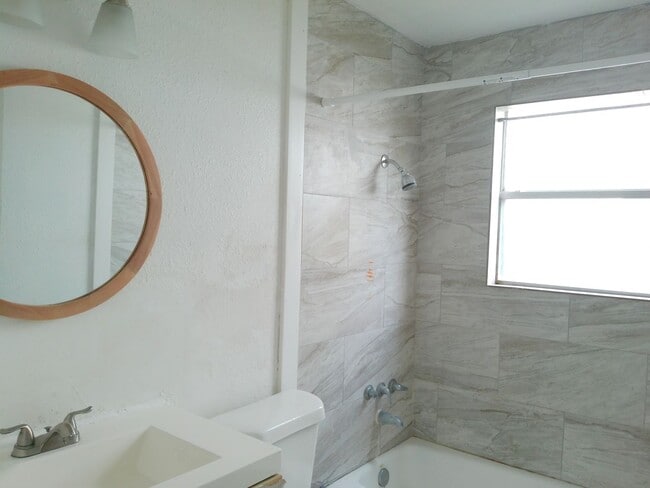 Building Photo - 829 Indiana Ave