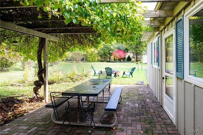 Building Photo - 35 Lakeview Cir