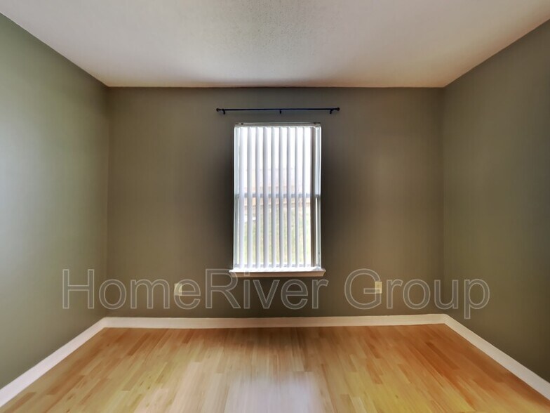 Building Photo - 352 Apple Dr