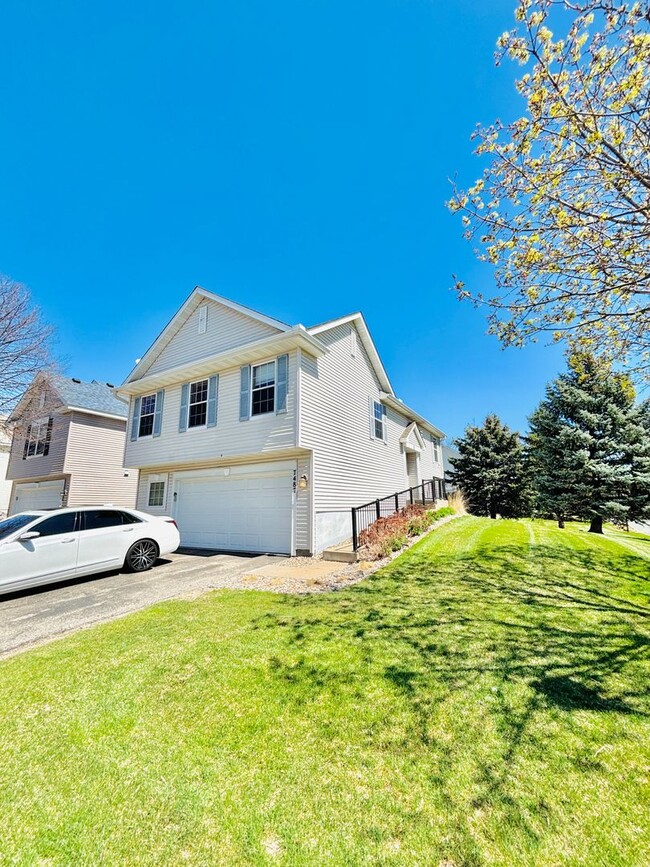 Building Photo - Rare Detached 4bed Townhome in Prime Shako...