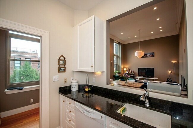 Building Photo - 20 Tileston St
