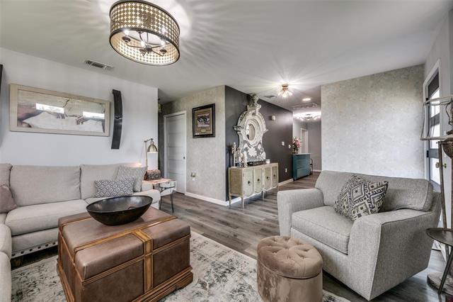 Building Photo - 407 E Broad St