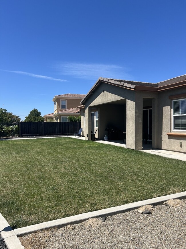 Building Photo - Stunning 4-Bed Lake View Home with Hardwood Floors