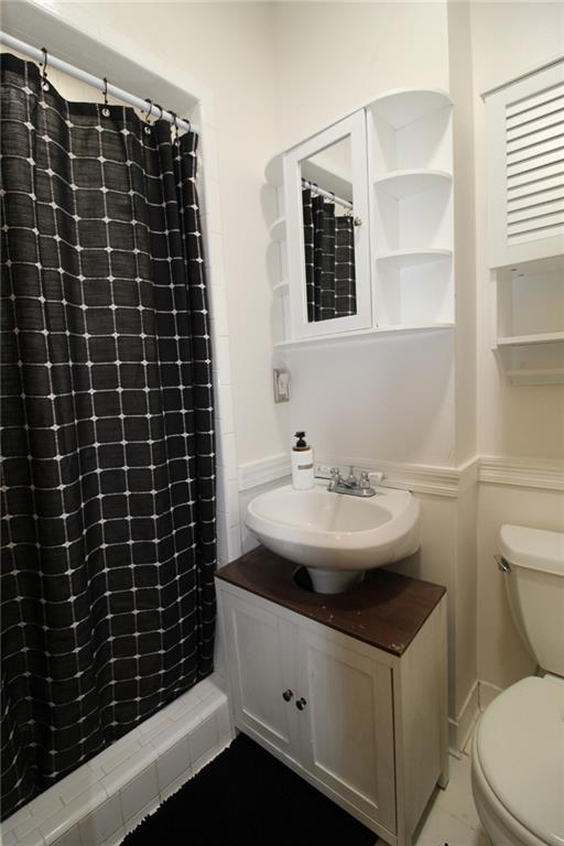 Building Photo - 936 East Lake Dr