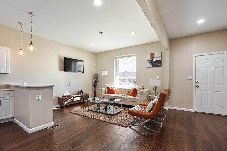 Building Photo - 5641 Cates Ave