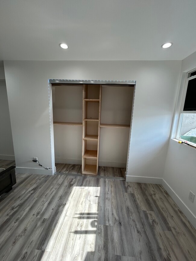 Building Photo - 1858 W 83rd St