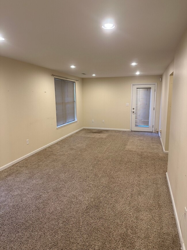 Building Photo - 39 19th St