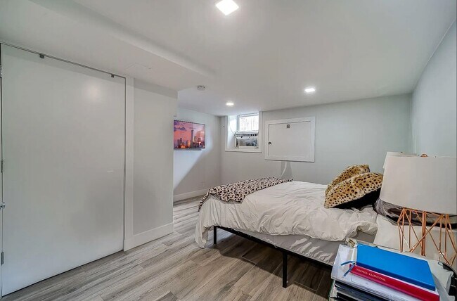 Building Photo - 266 3rd St