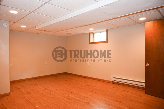 Building Photo - 520 N 7th St