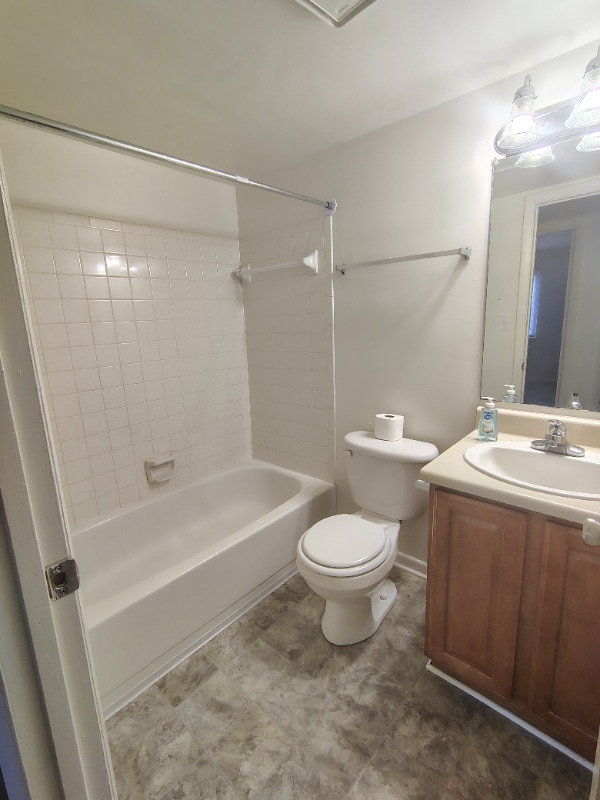 Building Photo - 600 Reusens Rd