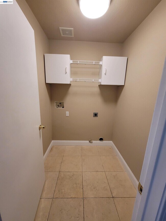 Building Photo - 577 Rockingham Way