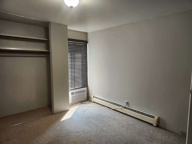 Building Photo - 2 Bedroom condo unit Appleton