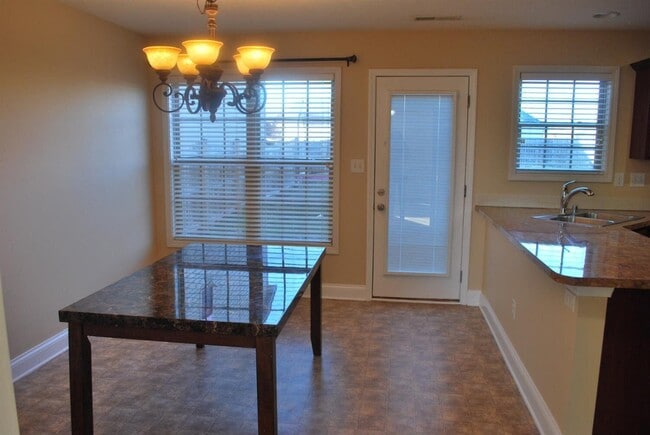 Building Photo - 840 Sugarbush Trail