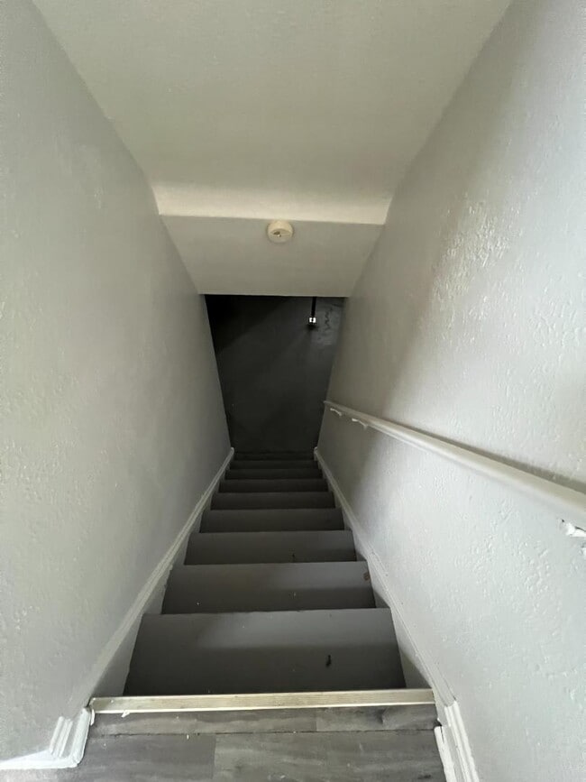 Building Photo - 15818 Maplewood Ave