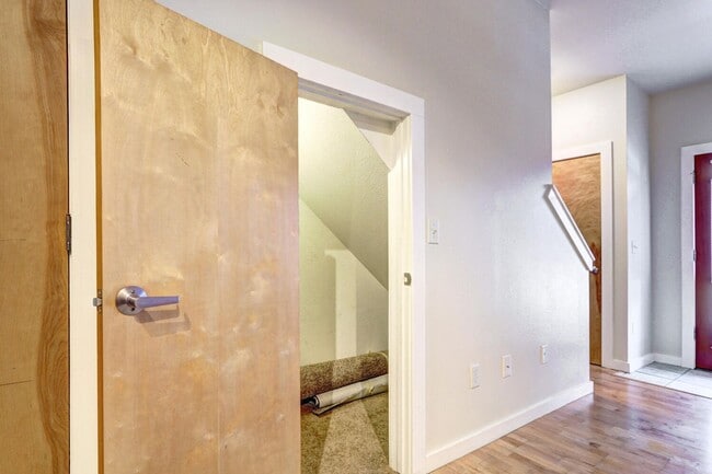 Building Photo - Renovated 1 Bedroom 1 Bathroom Townhome in the Posh Steel Yards Development! Available July 2025