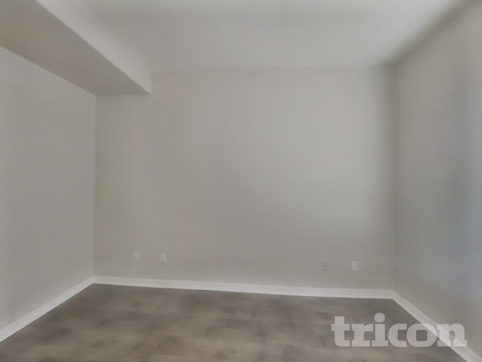 Building Photo - 1406 W Emerald Ave