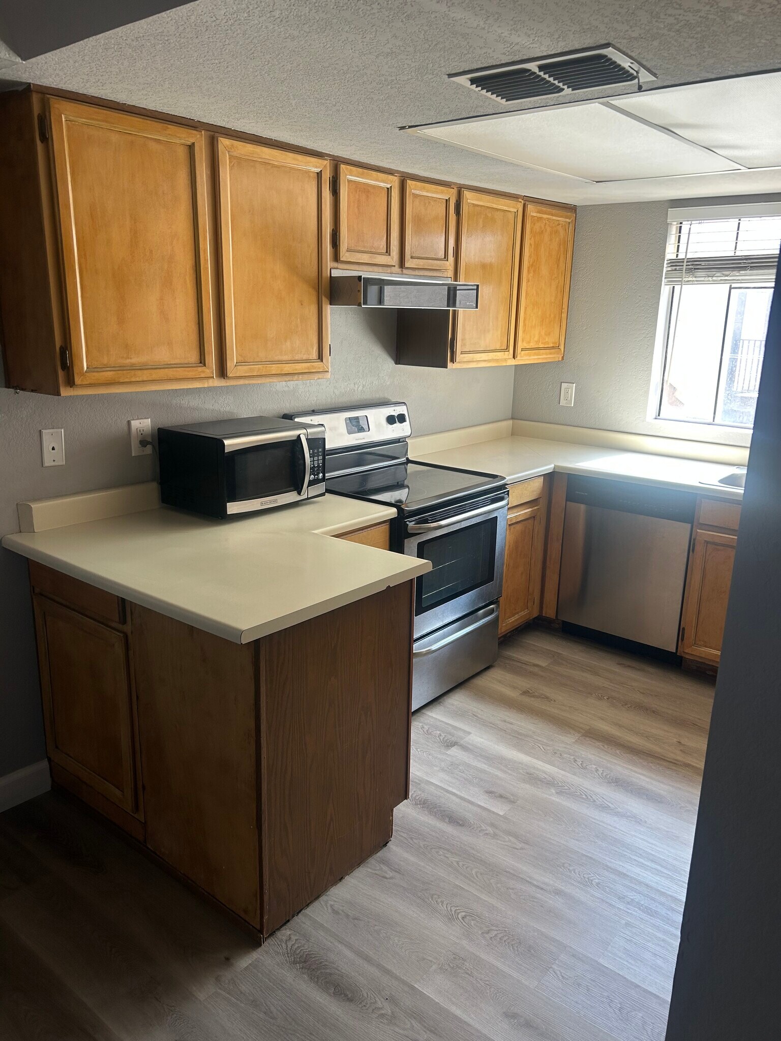 Building Photo - 1905 E University Dr