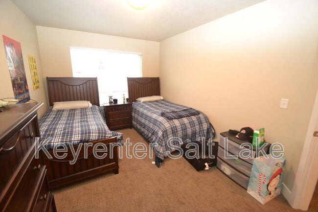 Building Photo - 1867 Trail Heights Dr