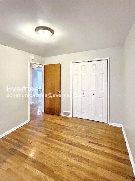 Building Photo - 3866 Woodridge Rd